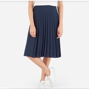Everlane pleated skirt